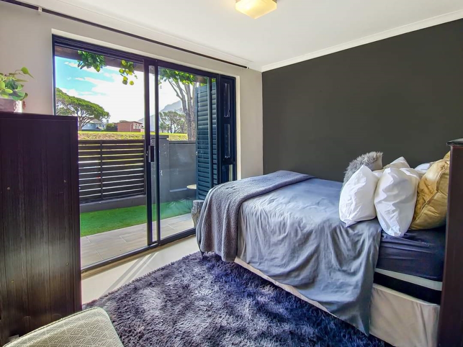 6 Bedroom Property for Sale in Vredehoek Western Cape